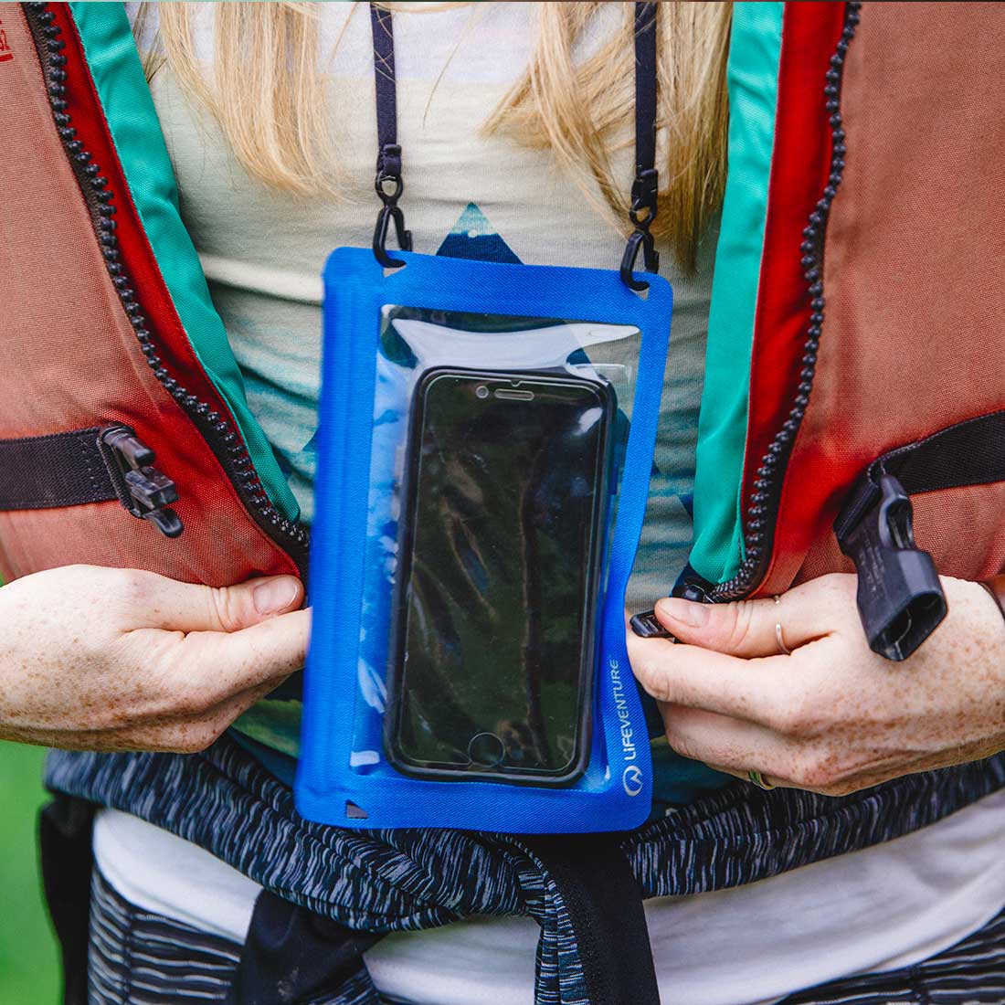 Hawaii Ready? Why a Waterproof Phone Pouch is the #1 Essential for Your Tropical Getaway
